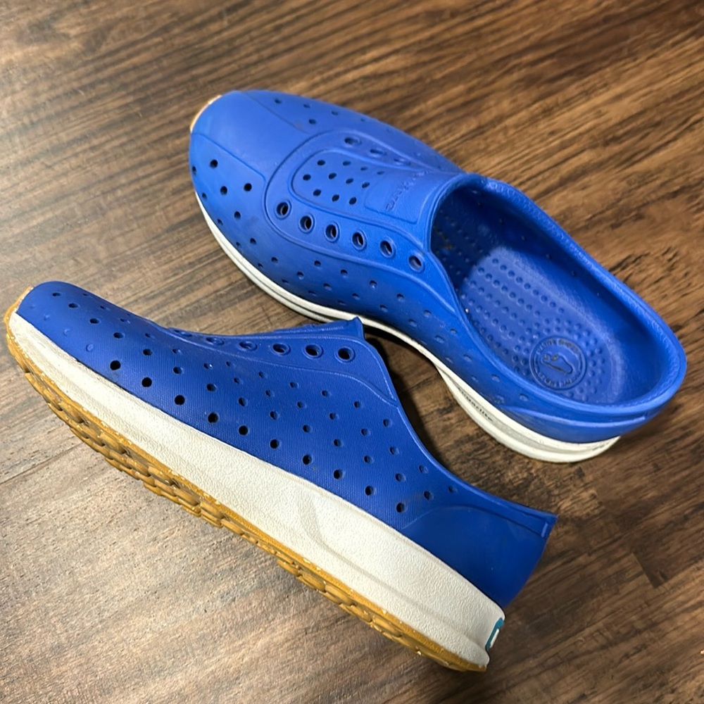 Almost New! Native Kids Robbie Shoes